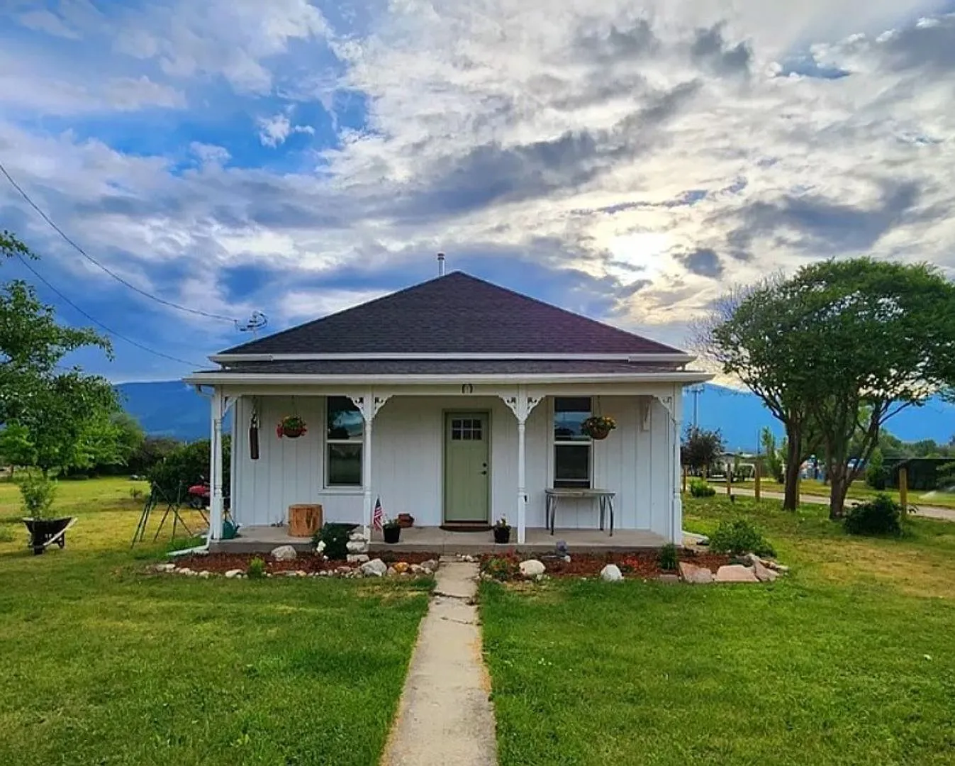 Charming 2 Bed, 1 Bath home on 2.24 acres! — Photo 1