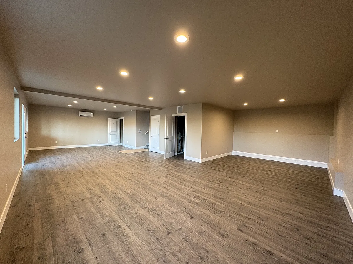 Building Photo - 1690 SE Crescent Dr