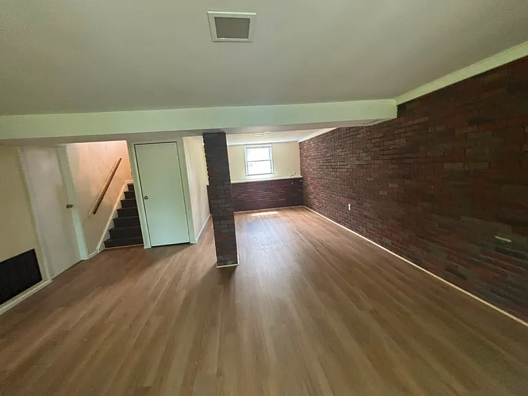 11 Woodland Ct — Photo 2