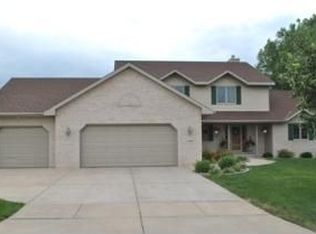 1720 Crimson Ct, De Pere, WI 54115