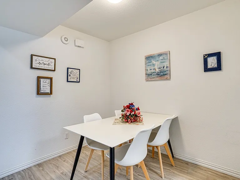 6646 E Lovers Ln — Photo 38