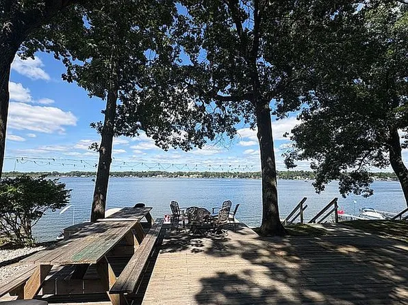 1401 Lakeview Dr, Portage, MI 49002