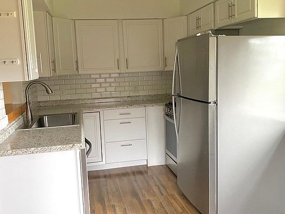 Beautifully updated kitchen that comes with all appliances.