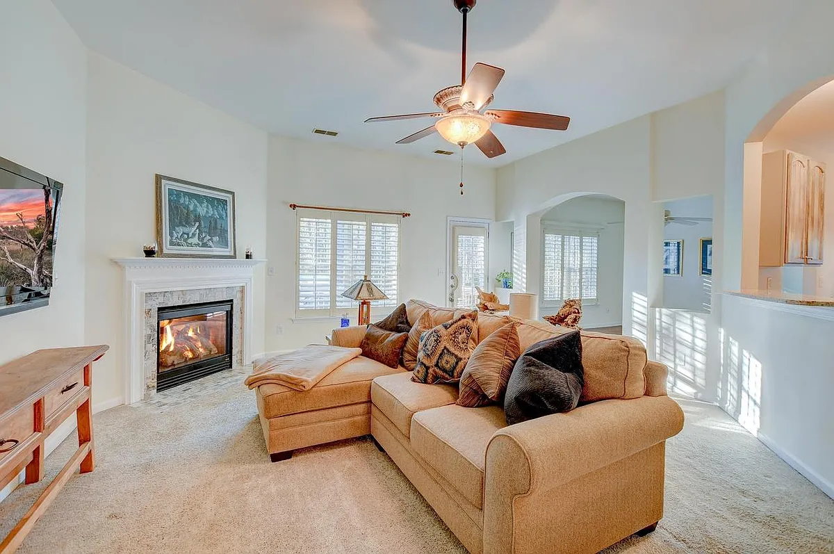 Building Photo - 2105 Summerwood Dr