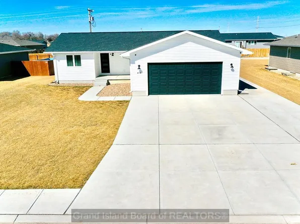 618 8th St, Phillips, NE 68865