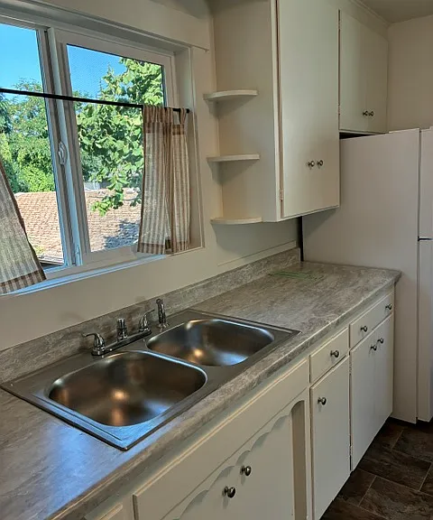 1205 E Maple St — Photo 10