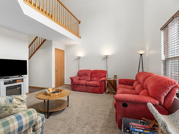 3rd image of 297 Fox Trail Ct