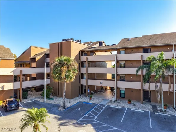 2067 W Lakeview Blvd #9, North Fort Myers, FL 33903