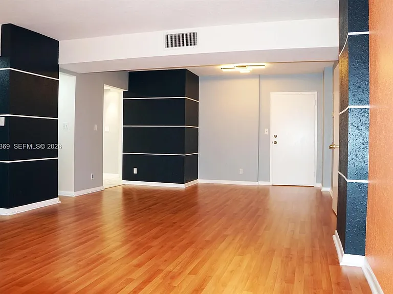 1900 Diana Dr #3E — Photo 4