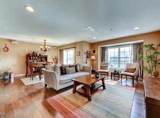 1114 Shadowlawn Dr, Green Brook, NJ 08812