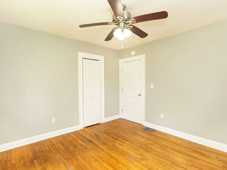 1812 John Ross Rd — Photo 10