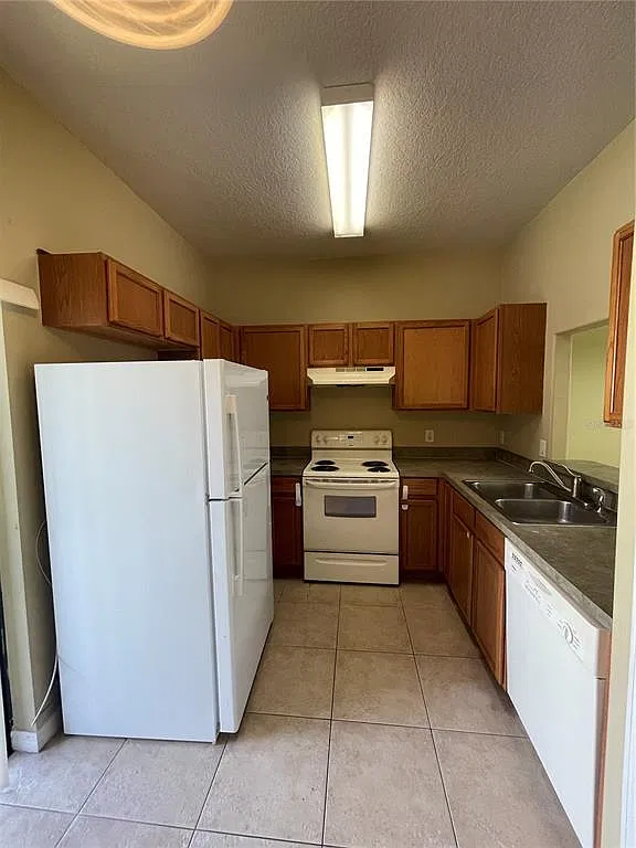2 bed, 2.5 bath, 1400 sqft, $1,825 — Photo 4
