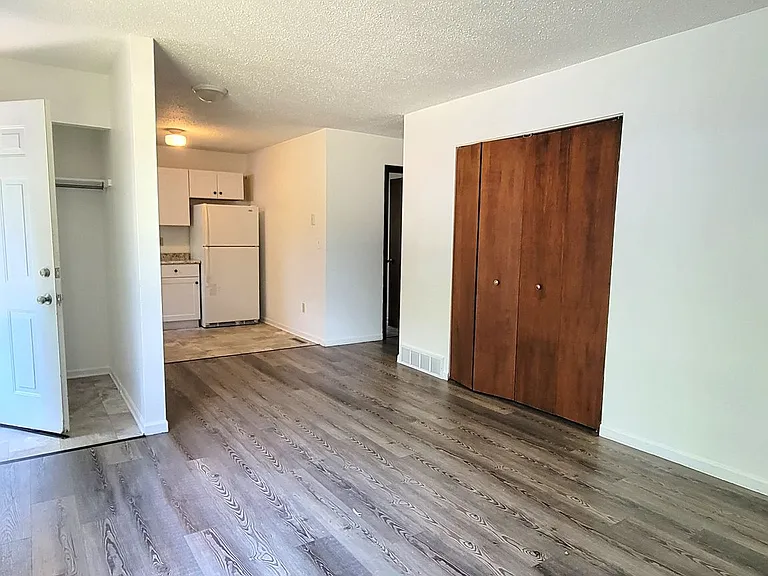 286 S Airport Rd E — Photo 5