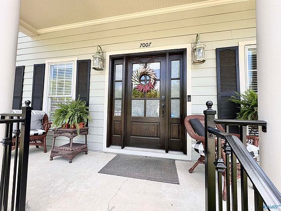 2nd image of 7007 Southgate Dr SE