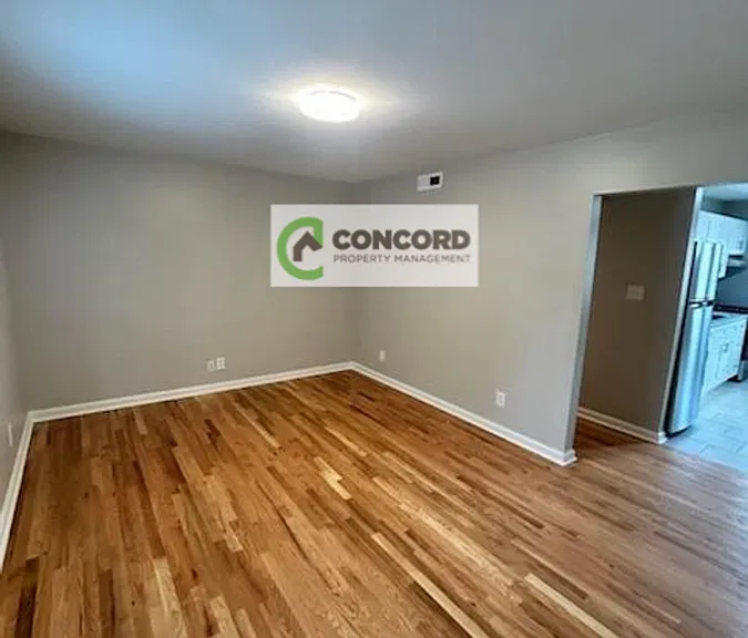 421 E Hendrix St #C — Photo 3