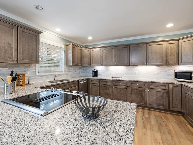 2404 Francis St #2404 — Photo 15