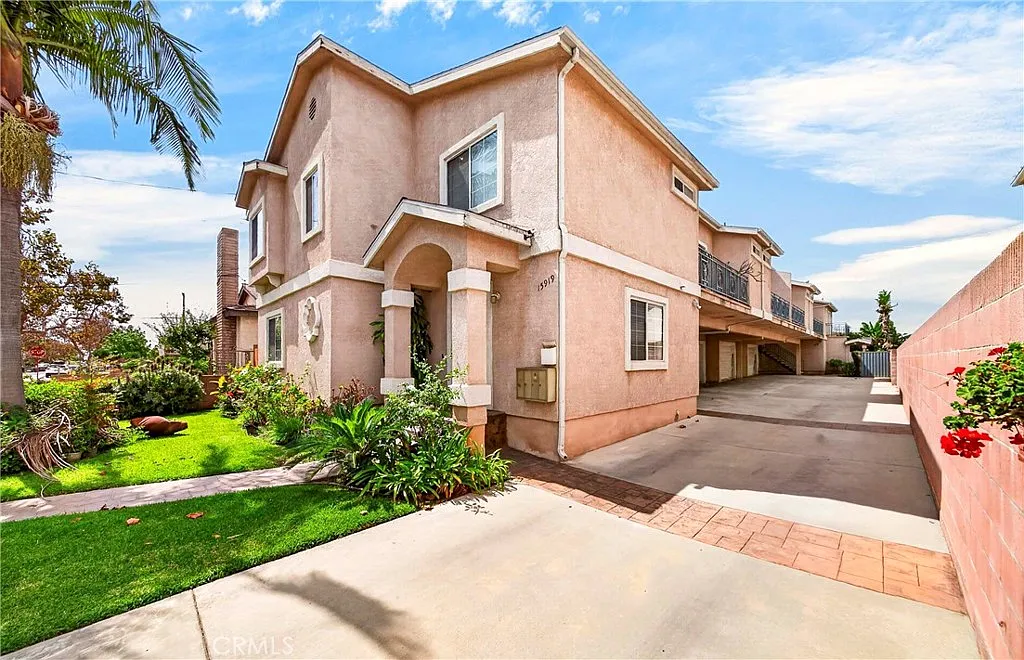 3 bed, 1340 sqft, $3,500 — Photo 2