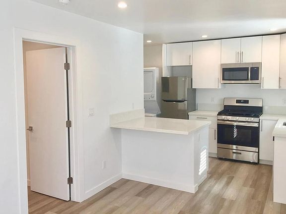 4th image of 4047 Florida St