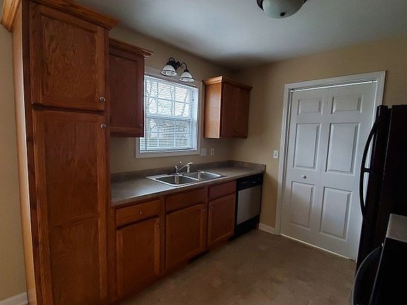 4th image of 3948 Benjamin Dr