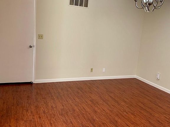 3rd image of 720 Fairlands Ave