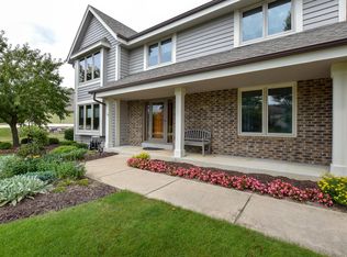 8820 W Bennington Ct, Mequon, WI 53097