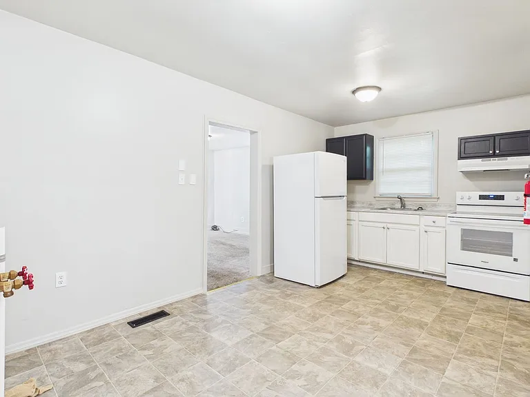 119 Railroad St — Photo 11