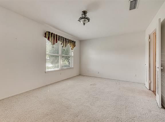3rd image of 2533 River Oaks Ln