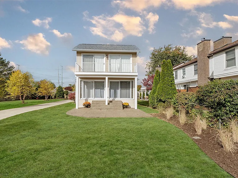 33316 Jefferson Ave — Photo 47