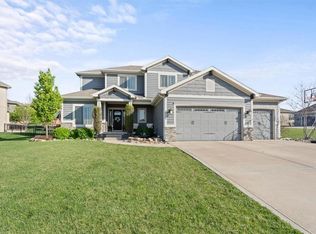 19104 W 100th Ter, Lenexa, KS 66220