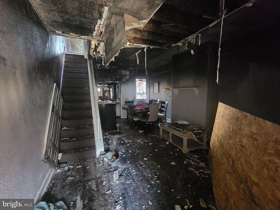 2nd image of 2102 E Tioga St