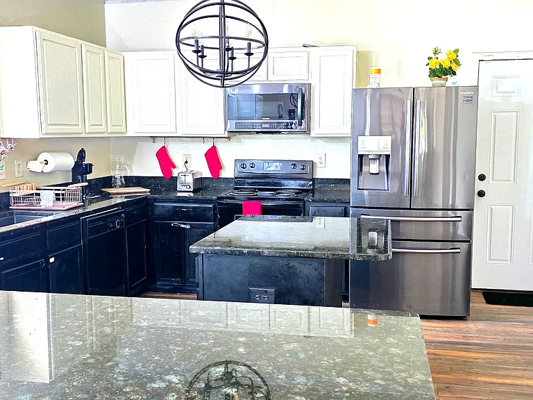 Shared space - Fully loaded and upgraded kitchen with microwave oven, sandwich maker, toaster, coffee maker, huge countertops and stainless steel appliances