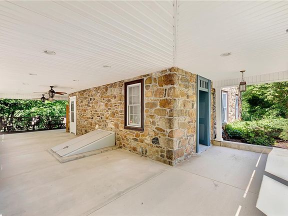 3rd image of 2408 Applewood Dr