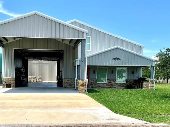 308 Coastal Oaks Loop, Port O Connor, TX 77982