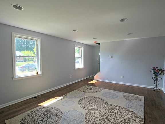 5th image of 1405 Lincoln Woods Dr