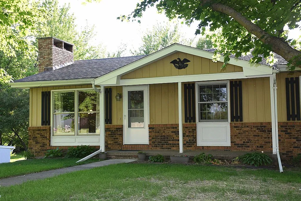 2100 Oak Dr photo 1