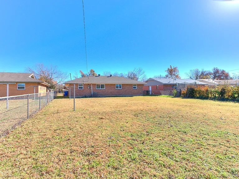 214 Thompson Dr — Photo 20