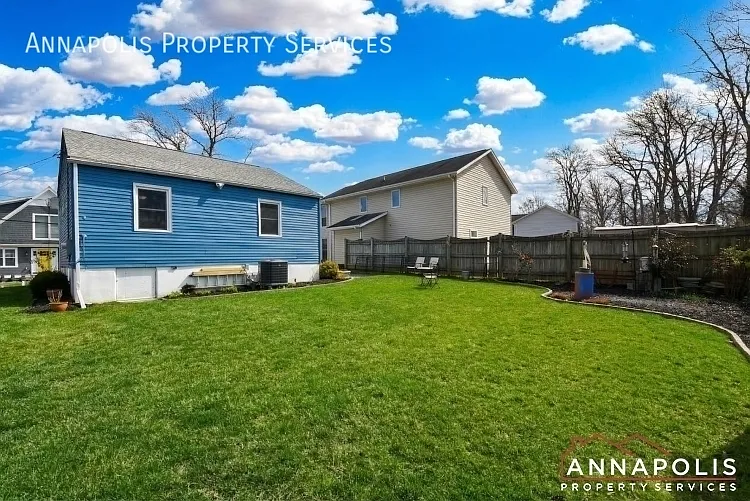 1329 Washington Dr — Photo 15
