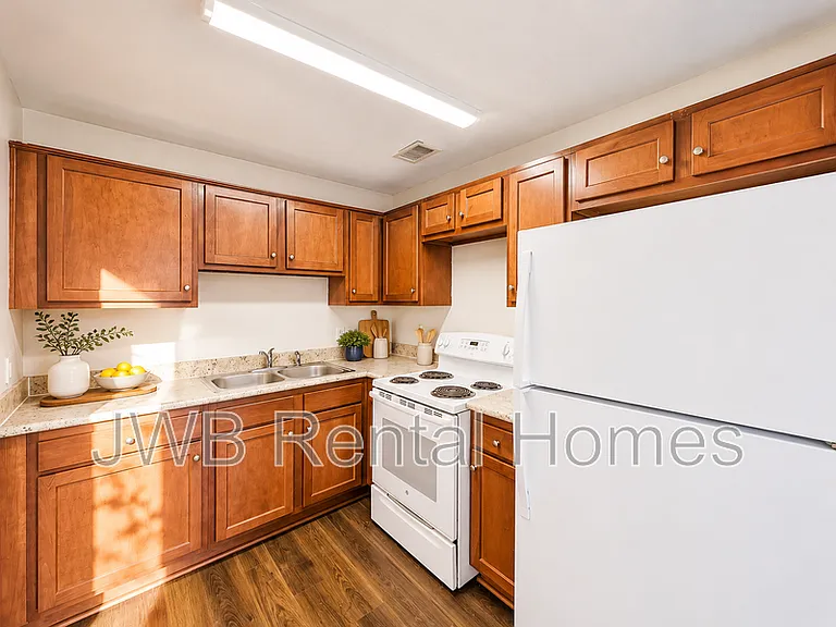 3330 Marlo St — Photo 3