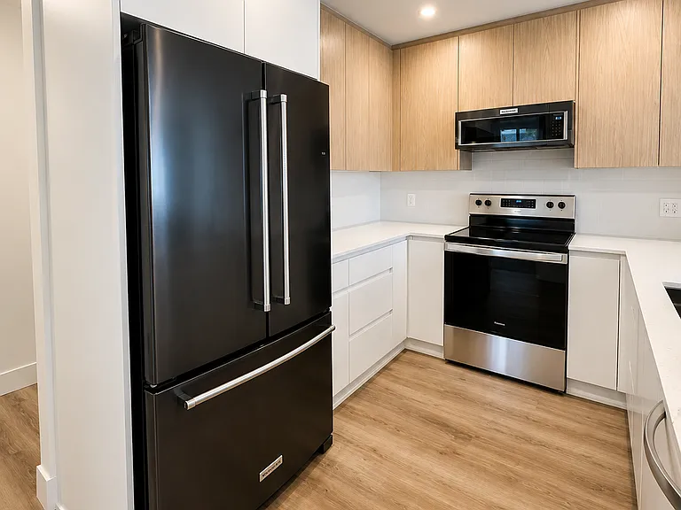2180 Kelly Ave — Photo 2