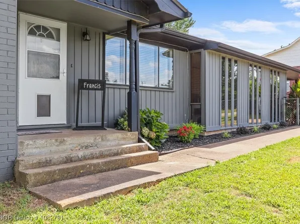 110 Oakwood Dr, Poteau, OK 74953