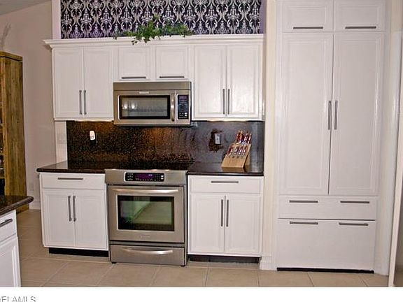 4th image of 3925 SW 20th Pl