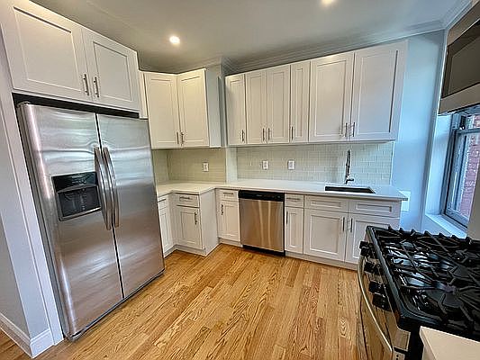 1st image of 200 W 82nd St #3E