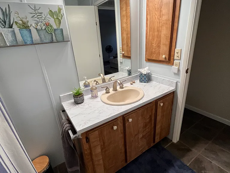 Elizabeth Dr — Photo 18