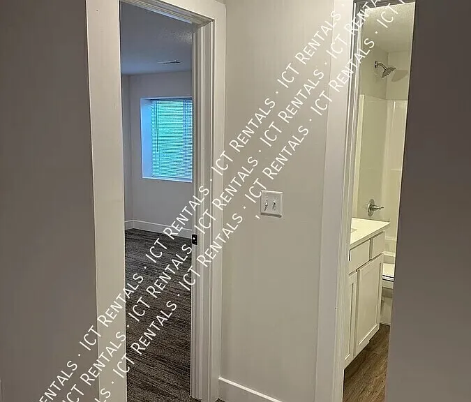 1126 N Broadview Ln #1 — Photo 21