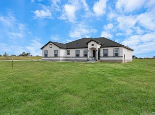 105 Hidden Cove, Floresville, TX 78114