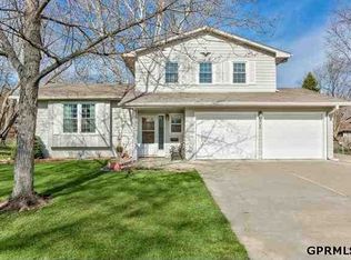 806 Monarch Cir, Papillion, NE 68046