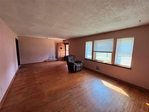 4th image of 3010 S Indian Meridian Rd