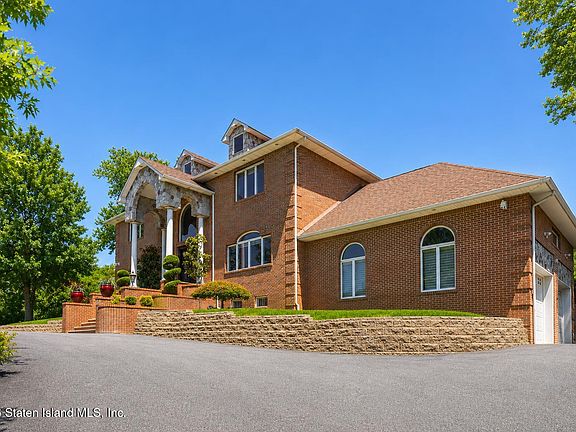 2nd image of 935 Todt Hill Rd