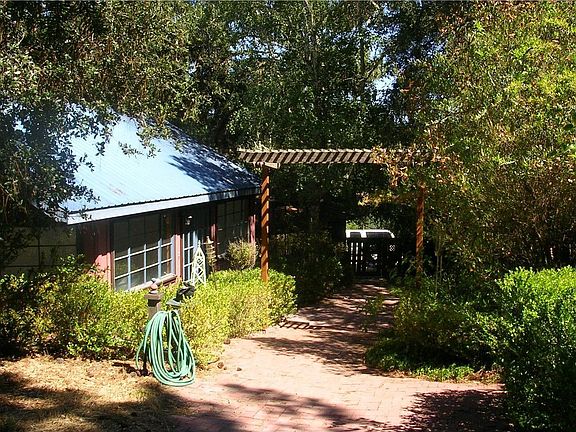 Art Studio - approx. 400 sq.ft. 