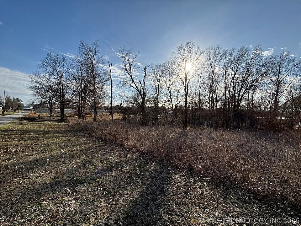 2nd image of 4 4286th St